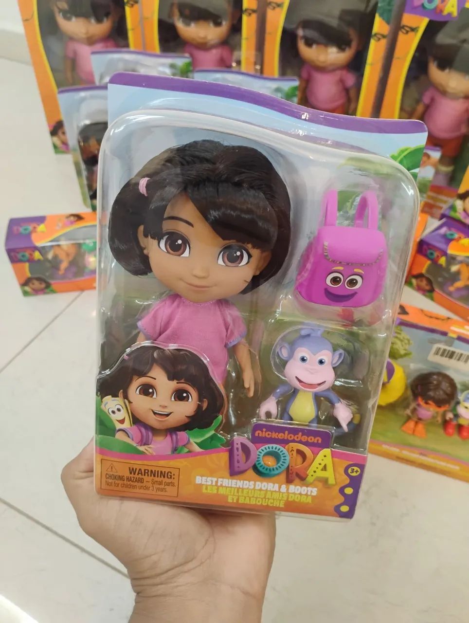 Boneca Dora Aventureira e acessórios 