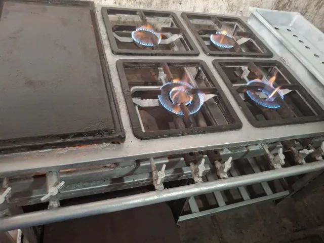 Fogão industrial com chapa e forno  - Foto 2