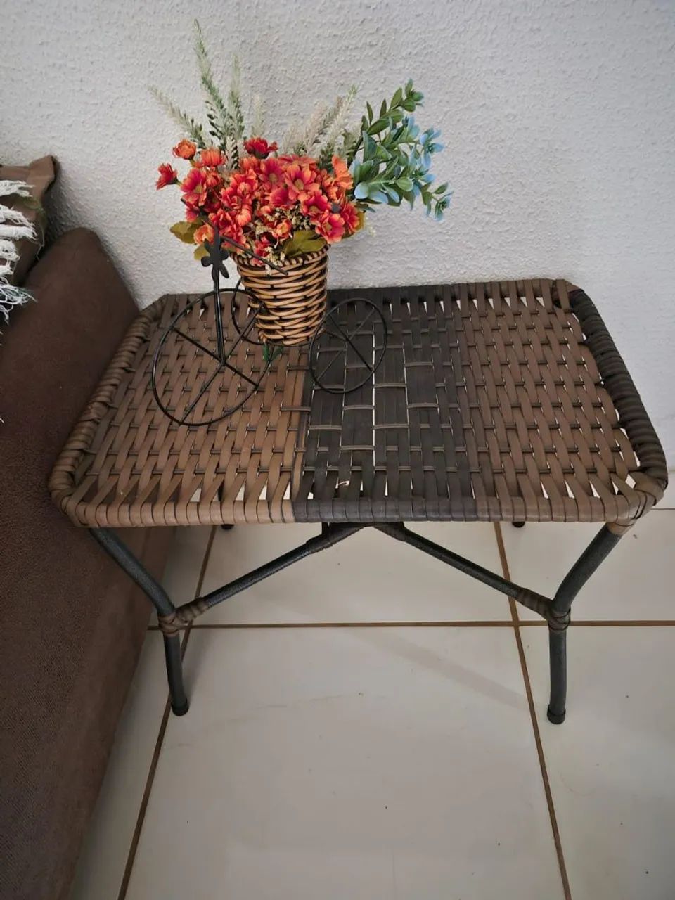 Vende jogo de cadeira de ráfia 