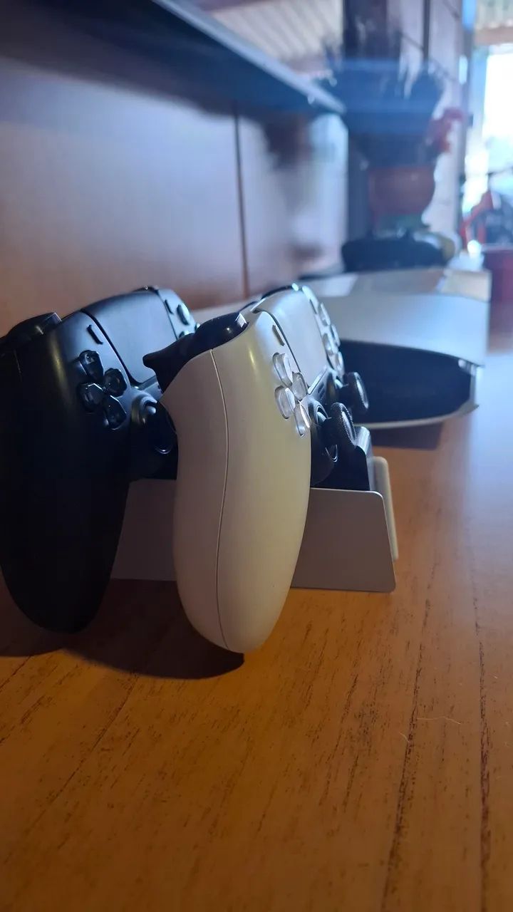 Playstation 5 Slim - 2 controles