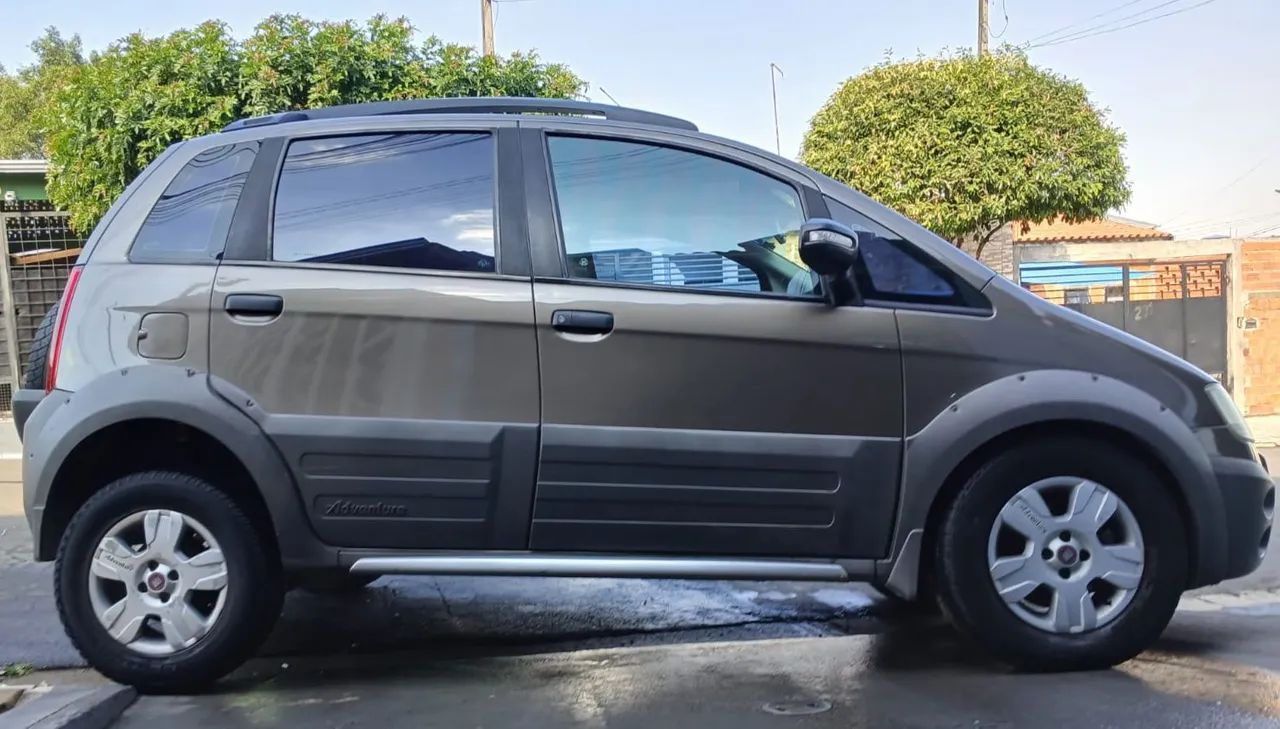 Fiat Idea Adv./ Adv.lock.dualogic 1.8 Flex 5P 2010 - Foto 2