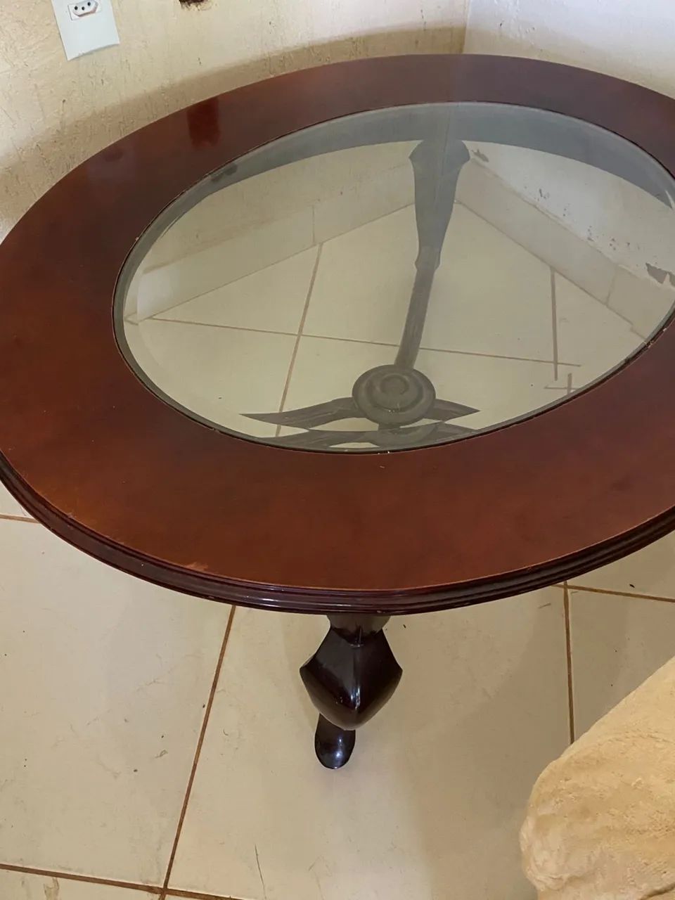 Mesa de Centro Redonda de Madeira com Vidro - Clássica e Elegante - Foto 3
