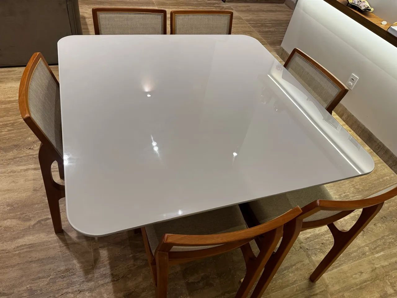 Mesa de jantar com 6 cadeiras! - Foto 2