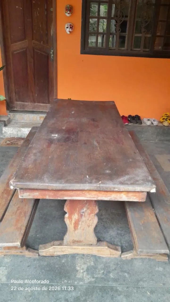 Mesa de madeira maciça