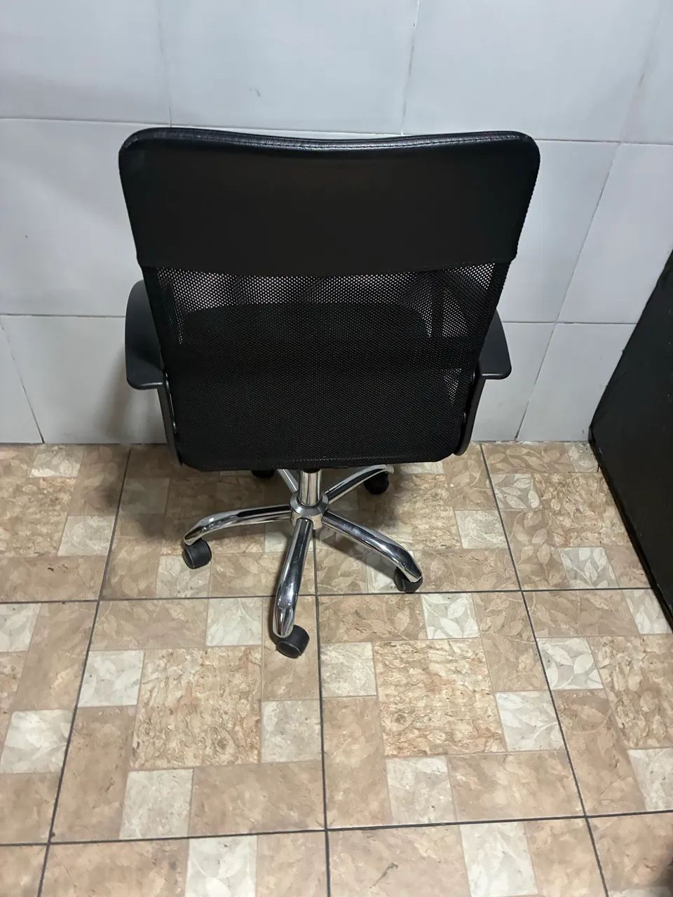 Cadeira escritório simples - Foto 5