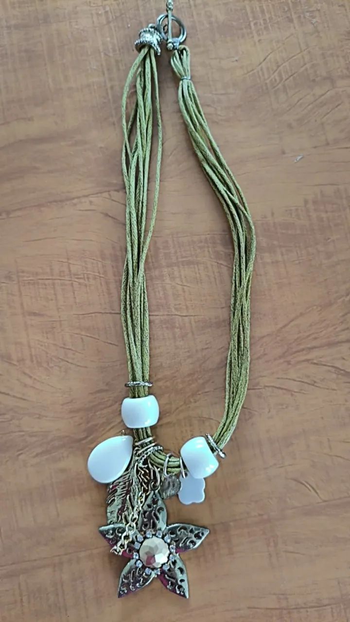 Colar artesanal 