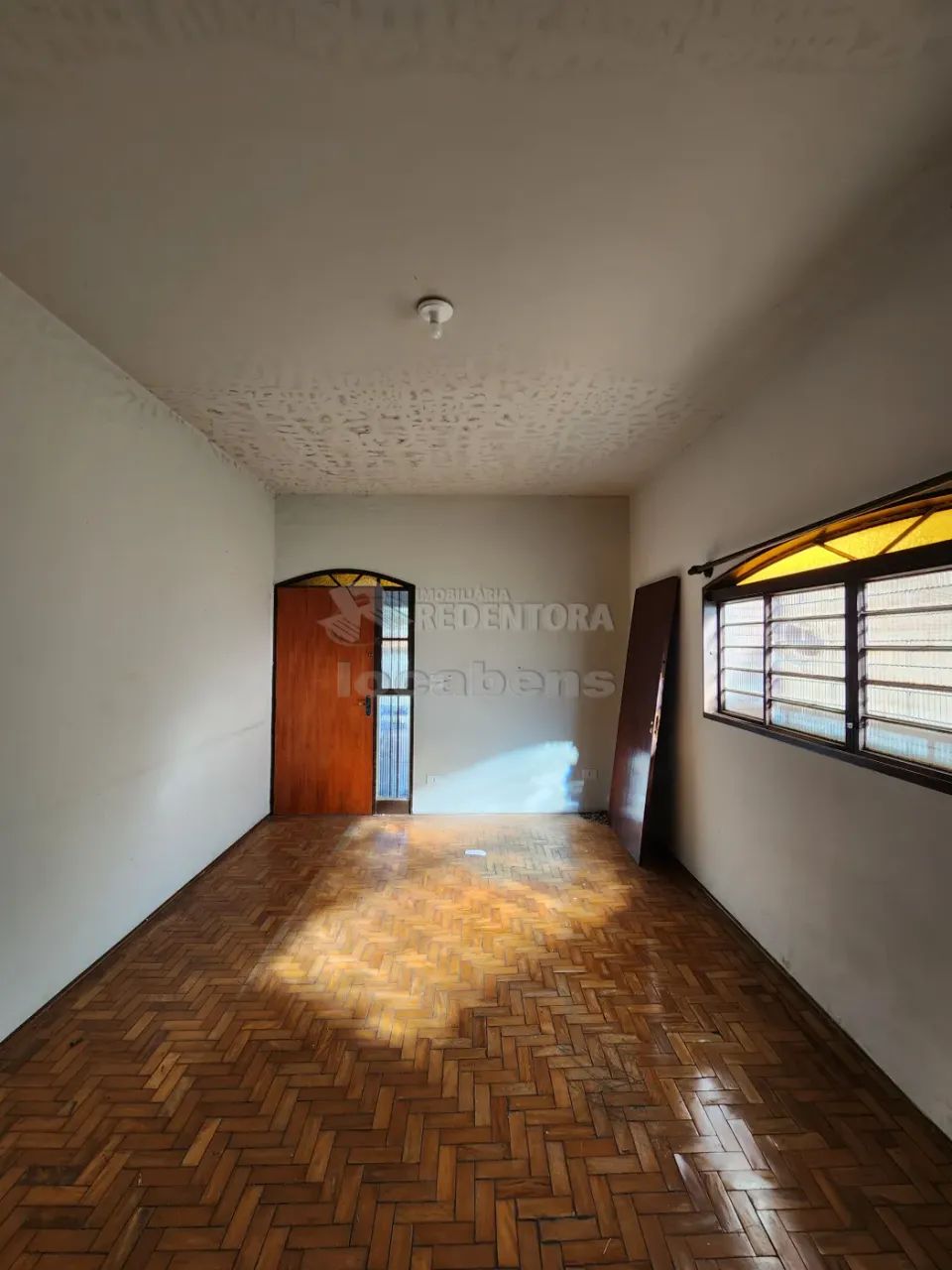 Casa com 03 dormitórios na Vila Angelica - Foto 3