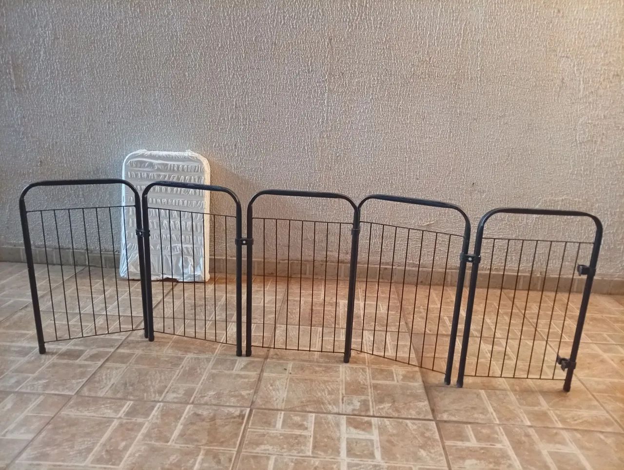 Dois cercados para Pet (usado e novo)