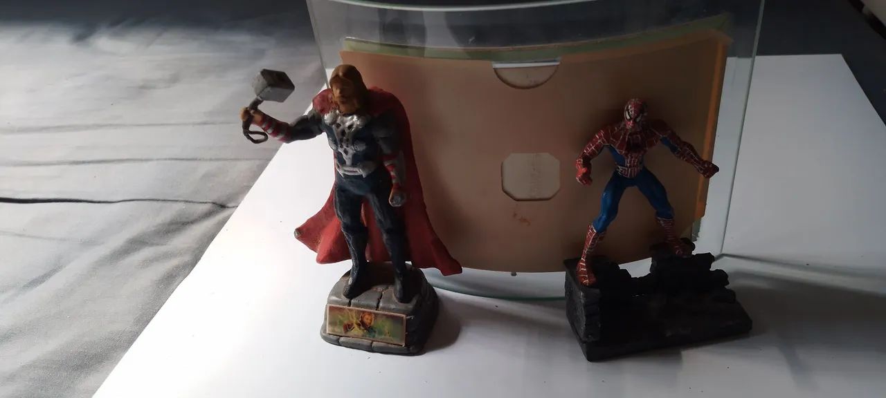 Miniatura Thor e Homem aranha de  chumbo - Foto 2