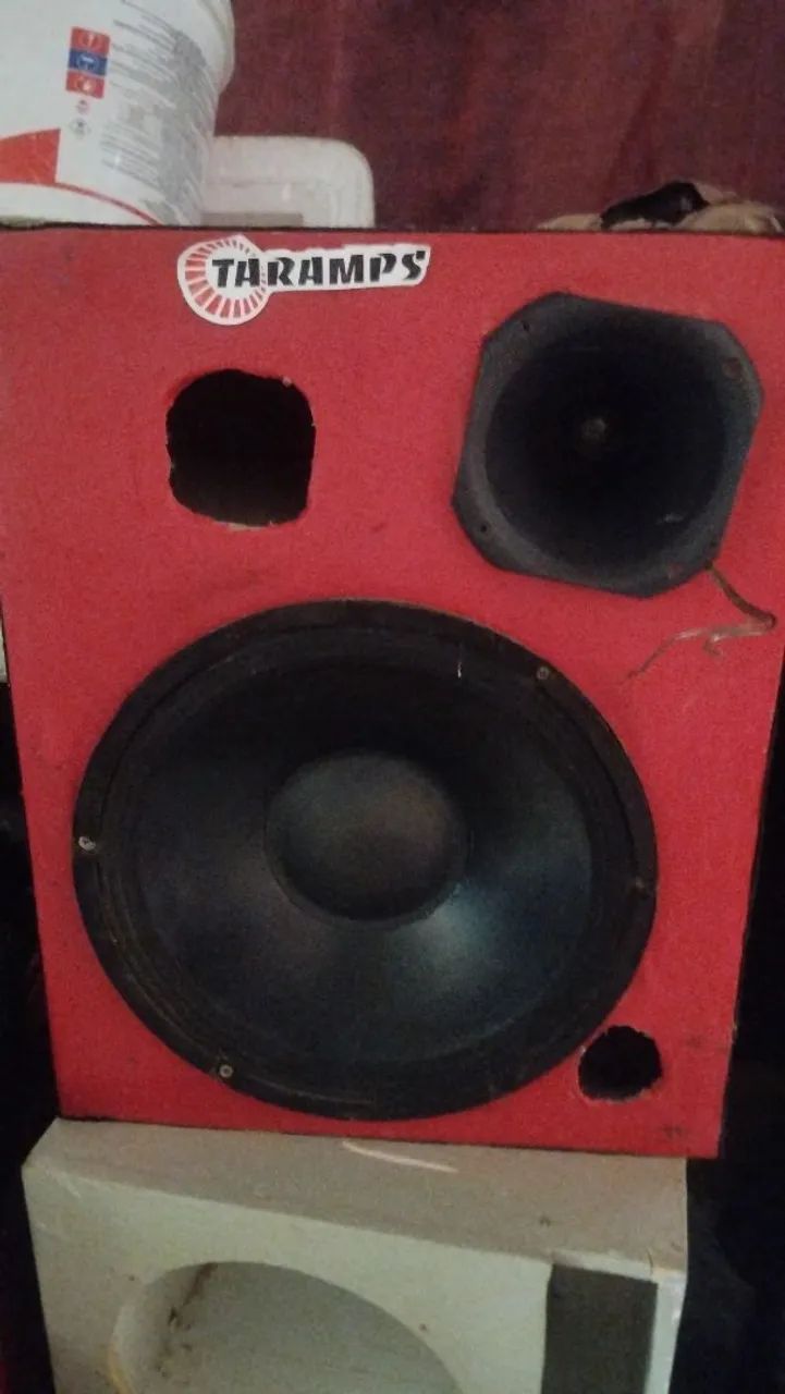 Vendo lá na loja esse médio grave de 15 com a caixa comprei mas não usei