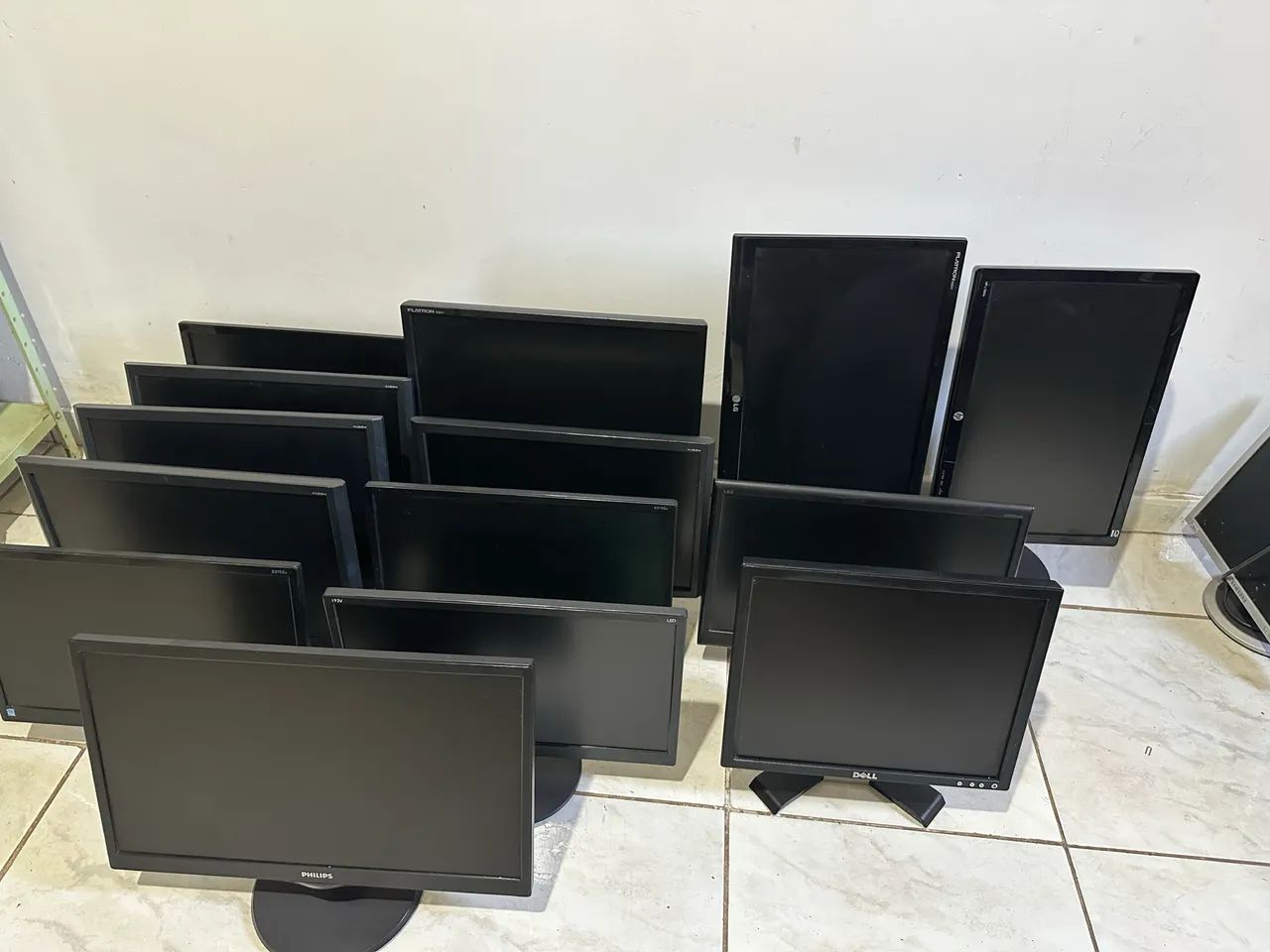 Monitor 180,00 15 polegadas com cabos 19 pol 350,00 22 polegadas 450,00