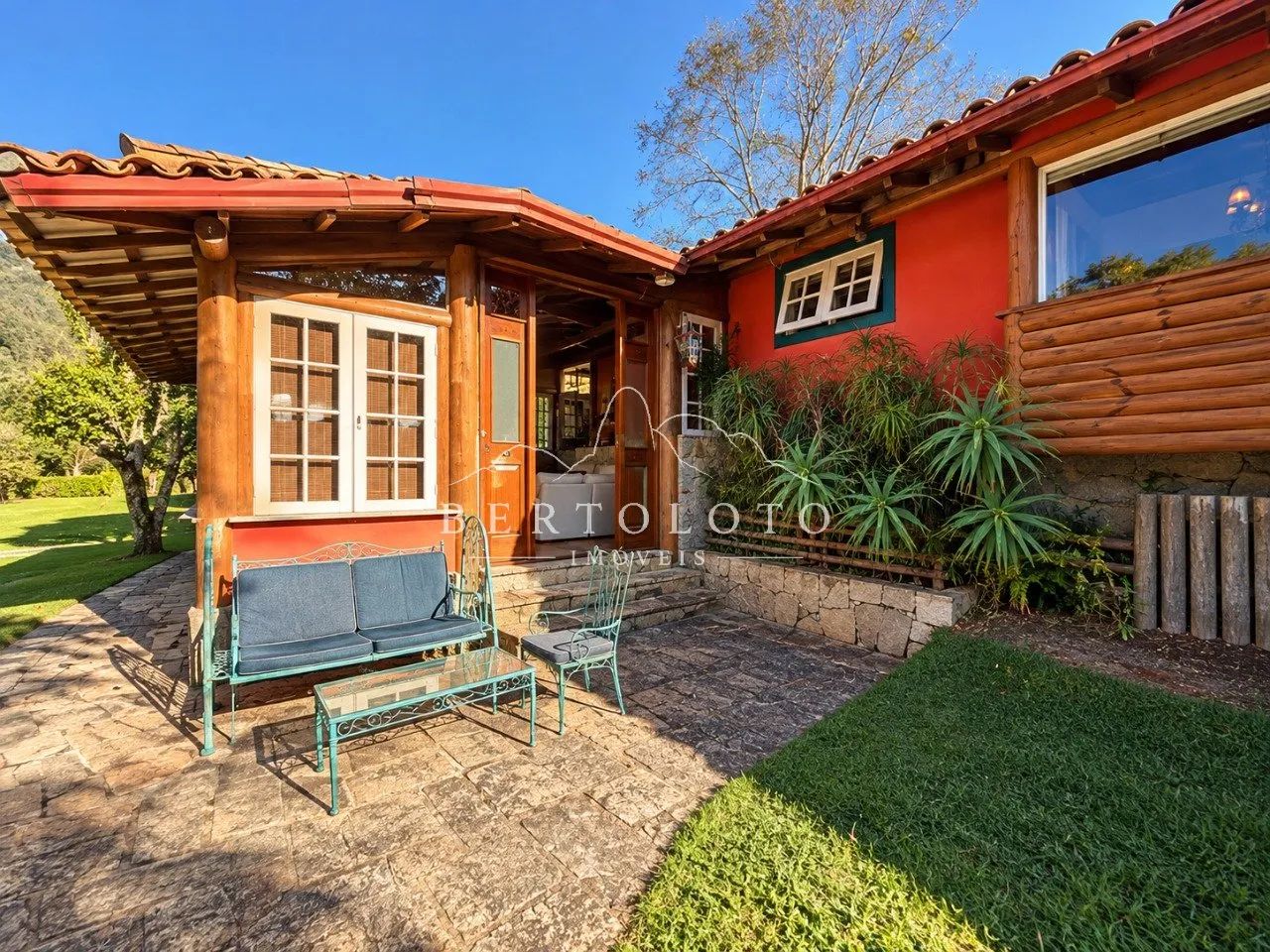 Casa com terreno plano, muito sol e total privacidade - Foto 2
