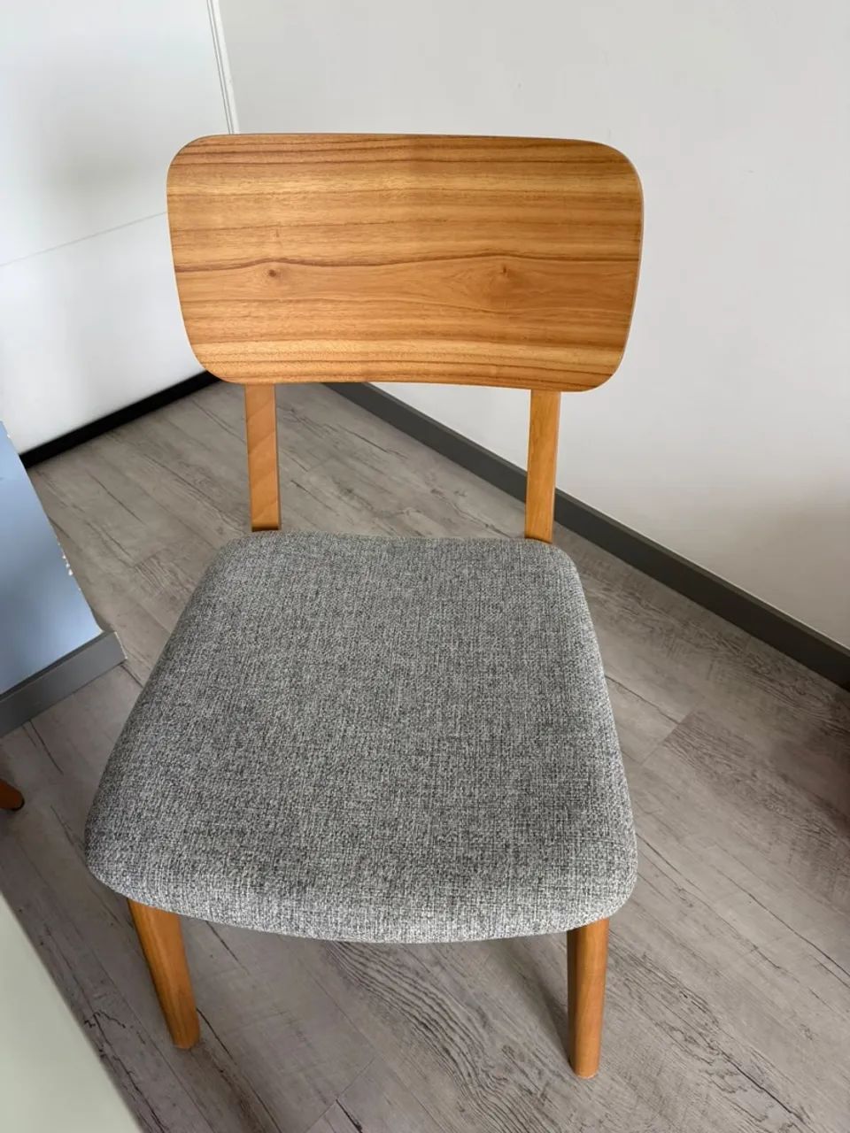 Mesa 90x90 com 4 cadeiras  - Foto 3