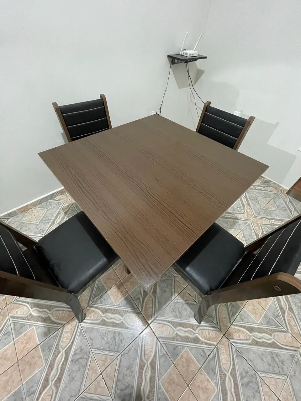 Mesa com 04 cadeiras  - Foto 2