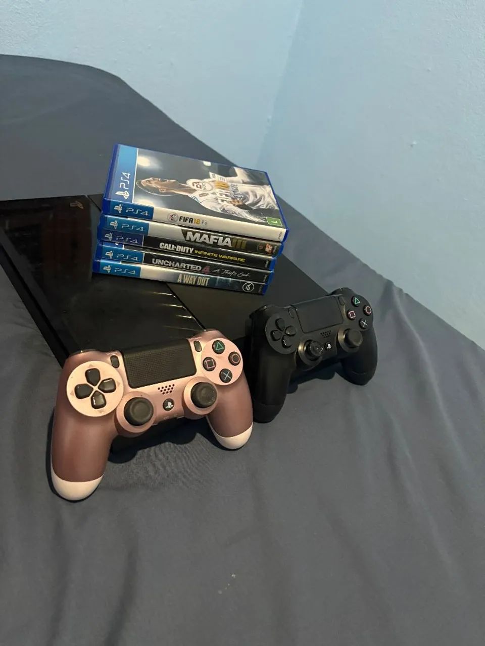 Ps4 vários jogos e dois controles 