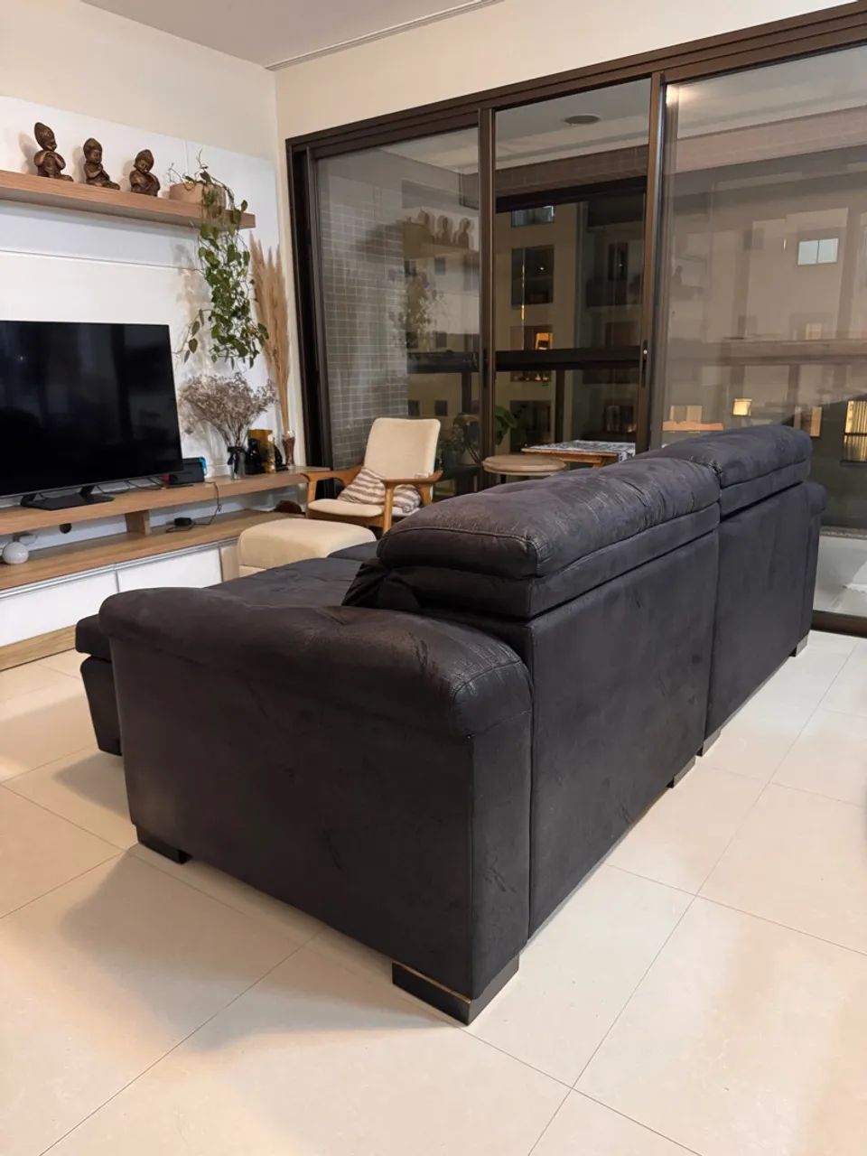 Vendo sofá retrátil preto tecido suede  - Foto 5