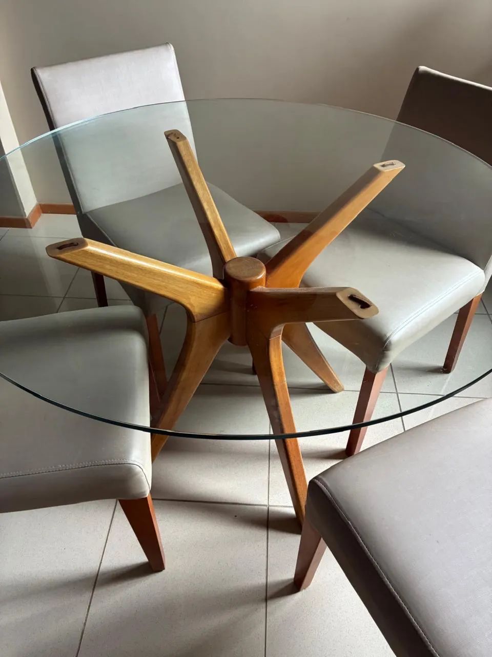 Conjunto de Mesa com 4 cadeiras - Sala - Foto 2