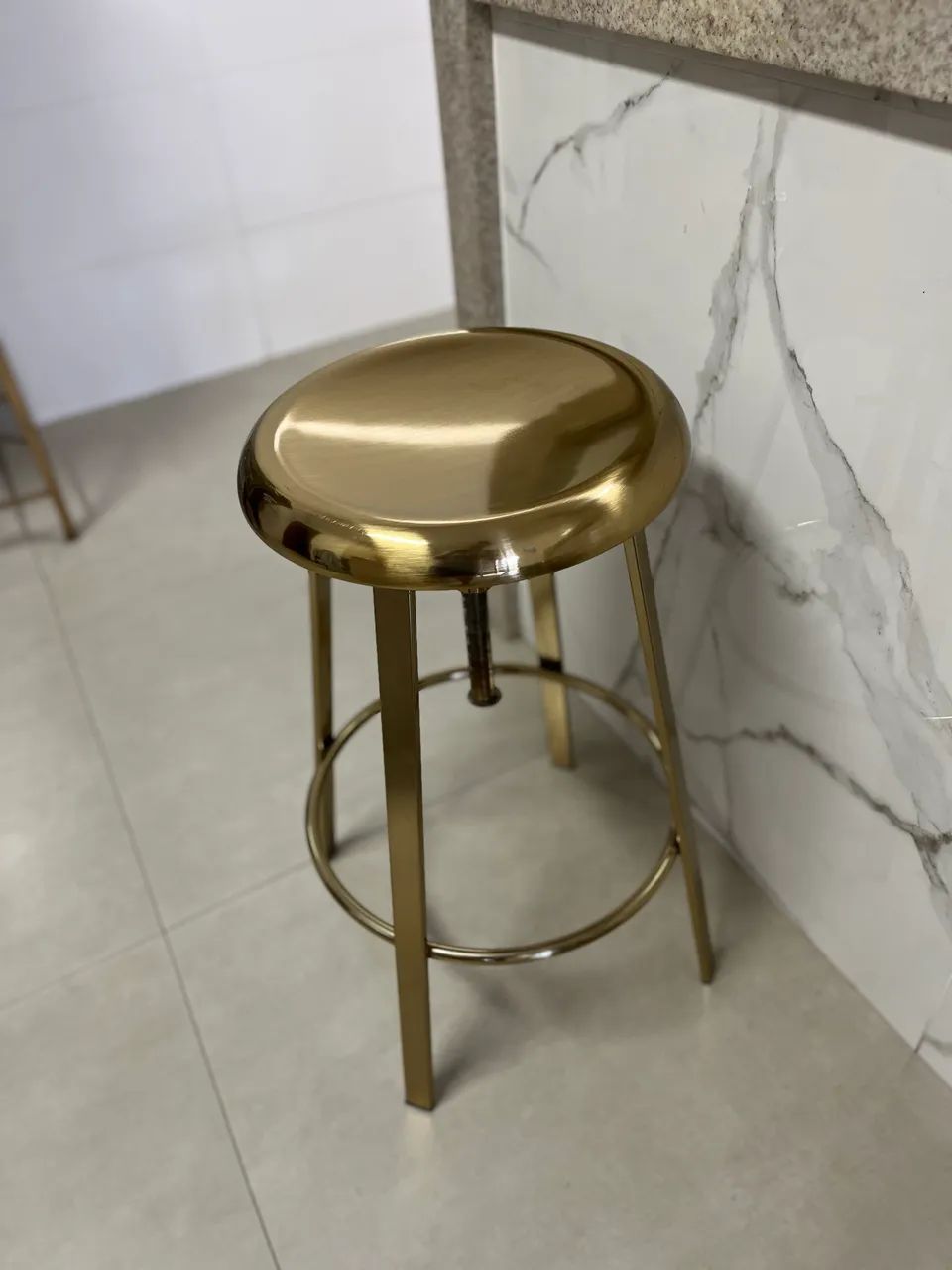 BANQUETA DOURADA LUXO