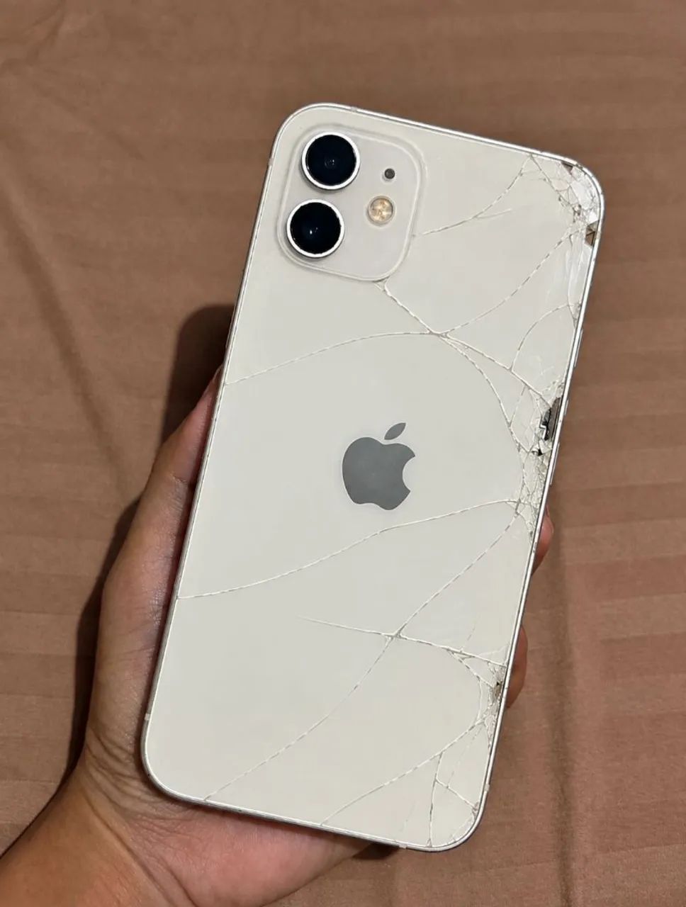 Celular iPhone 12 para retirar peça 