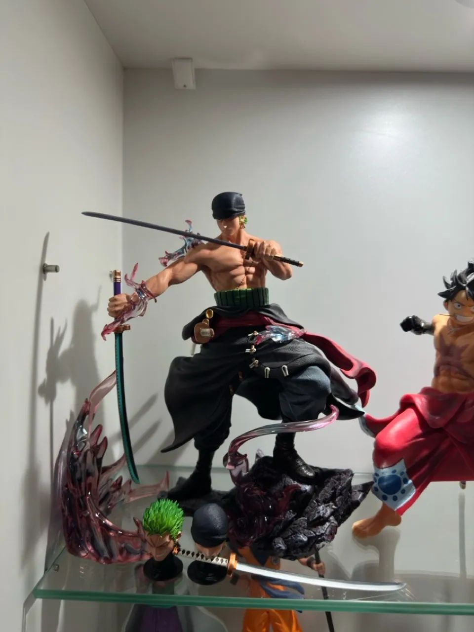 Zoro LX studio com caixa. 