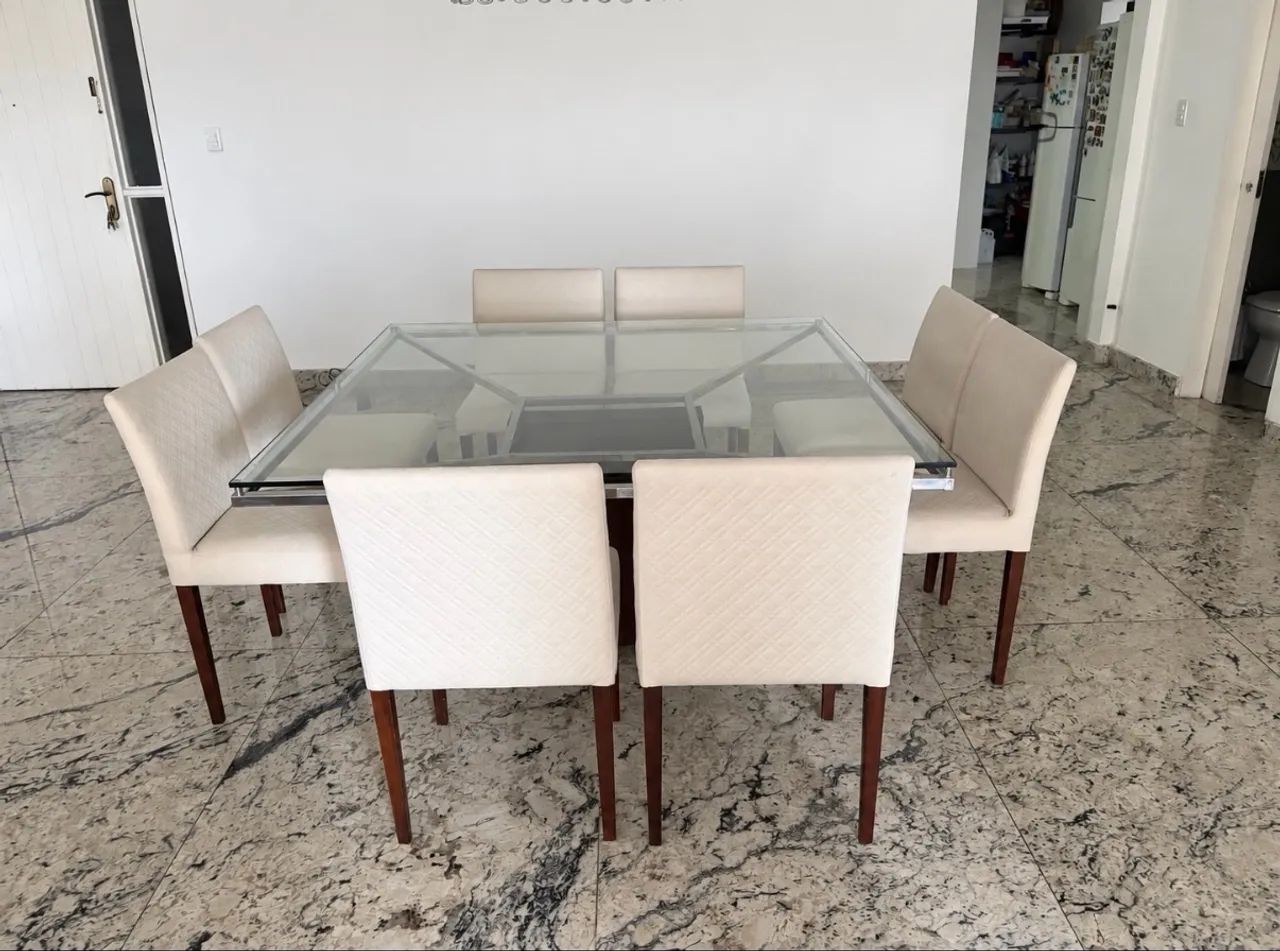 Mesa jantar com 8 cadeiras estofadas 