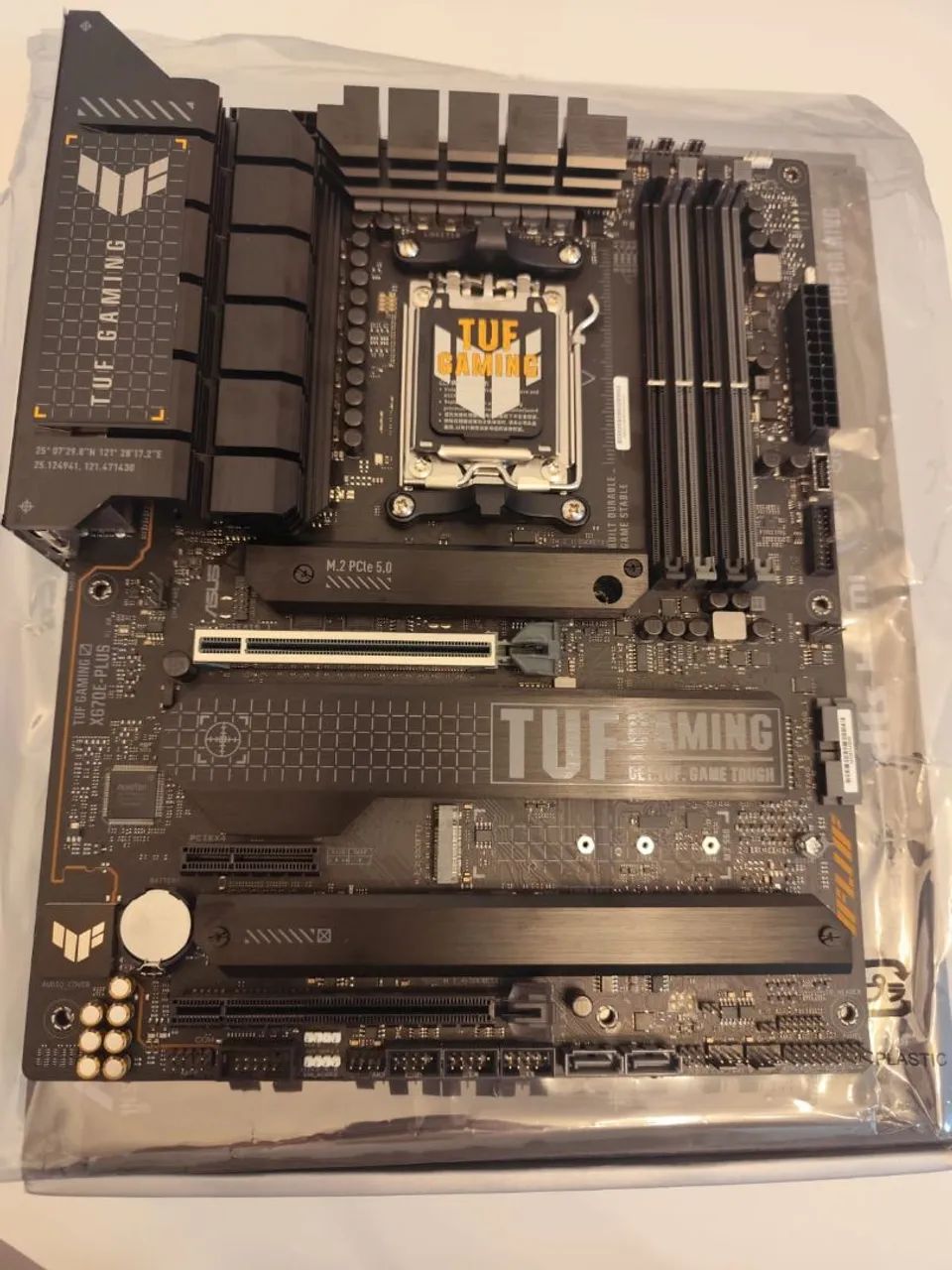 Placa mãe Asus TUF x670e Plus AM5 DDR5 - Peças de Hardware
