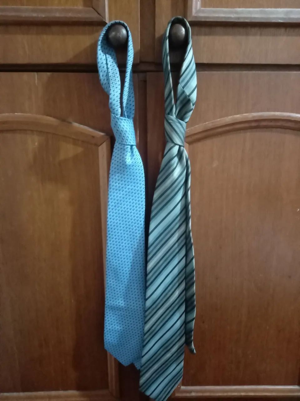 Gravatas por 25 reais cada.
