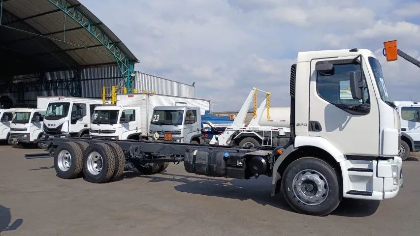 Volvo VM 270 Chassi Ano 2013 - Foto 2
