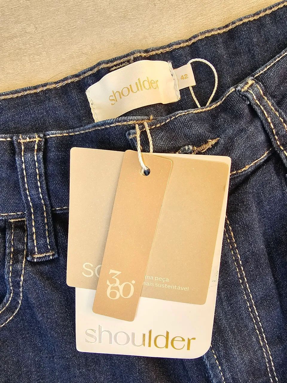 Calça Jeans Flare Shoulder - Nova com Etiqueta - Foto 4