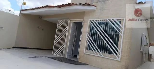 VENDO LINDA CASA COM 3 QUARTOS NA CIDADE DE LIMOEIRO / PE