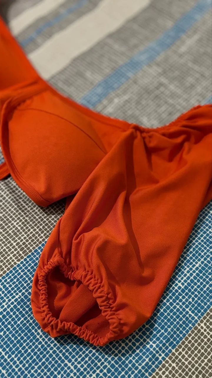 Cropped laranja manga bufante 