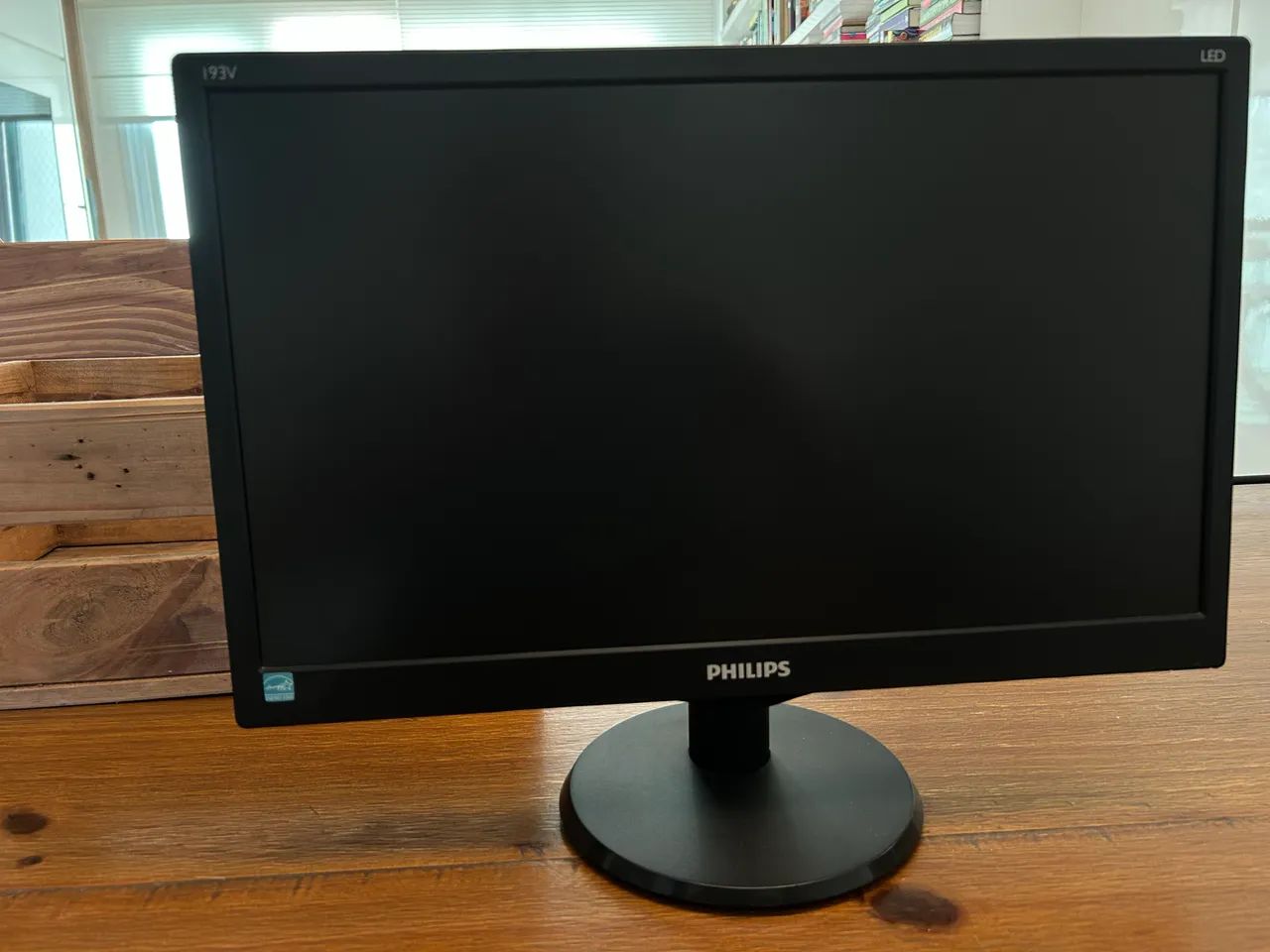 Monitor Philips Led 18,5 Polegadas 193v5 Hdmi Vga Vesa 