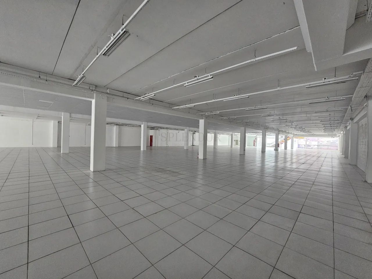 Sala comercial 1.863 m² na Rua 7 de Setembro com amplo estacionamento - Foto 5