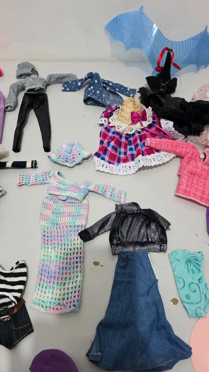 Roupas e acessórios boneca Barbie  - Foto 4