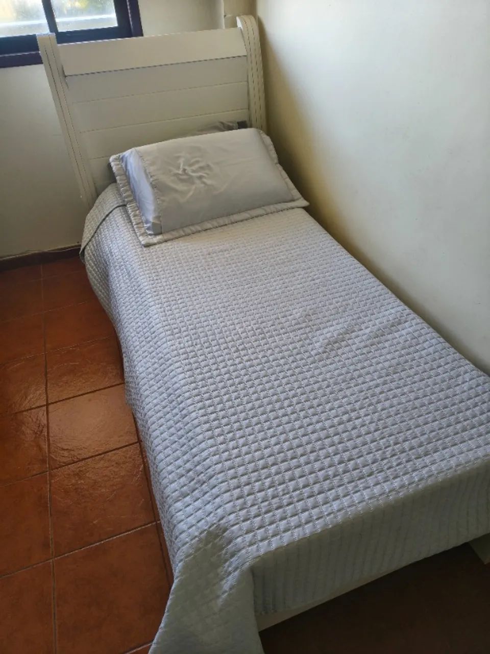 Cama de madeira com cabeceira alta - Foto 4
