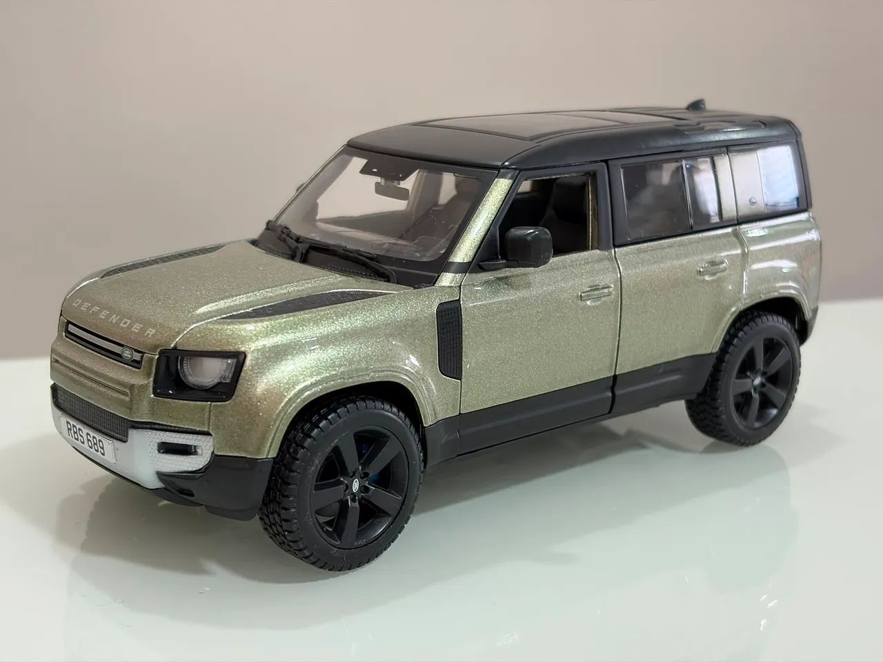 Jeep Defender Burago Escala 1:24 - Foto 4
