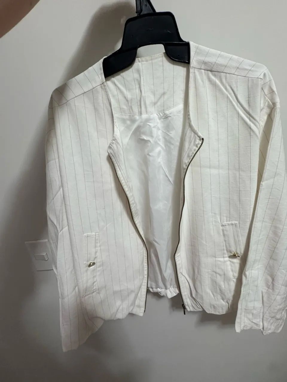 Jaqueta risca giz cor off white estilo over - Foto 3
