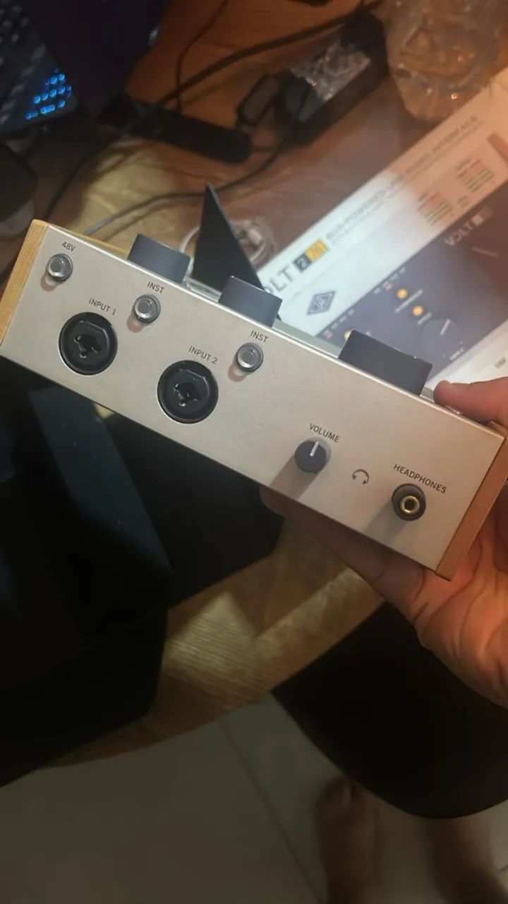 Interface de Áudio USB Universal Audio Volt 276 2x2 192kHz 24bit Cinza - Foto 4