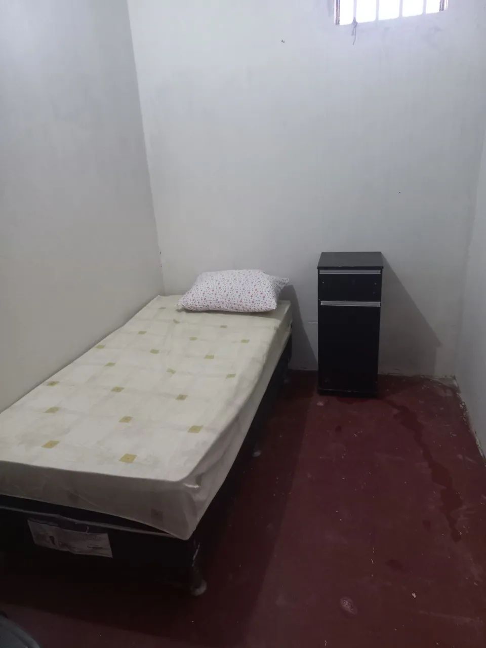 Alugo quartos 