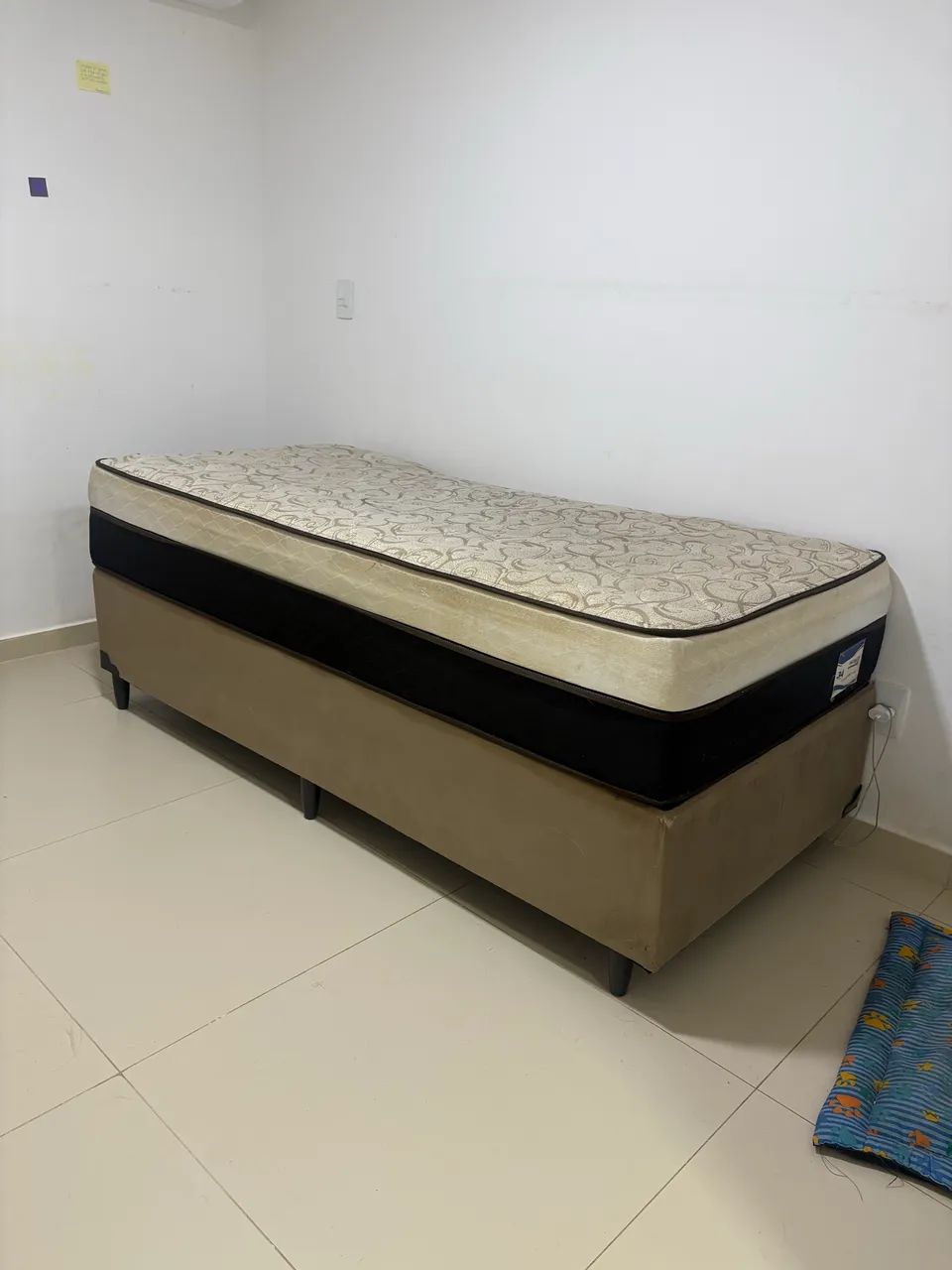 Vendo cama de solteiro plumatex (colchão + base) 