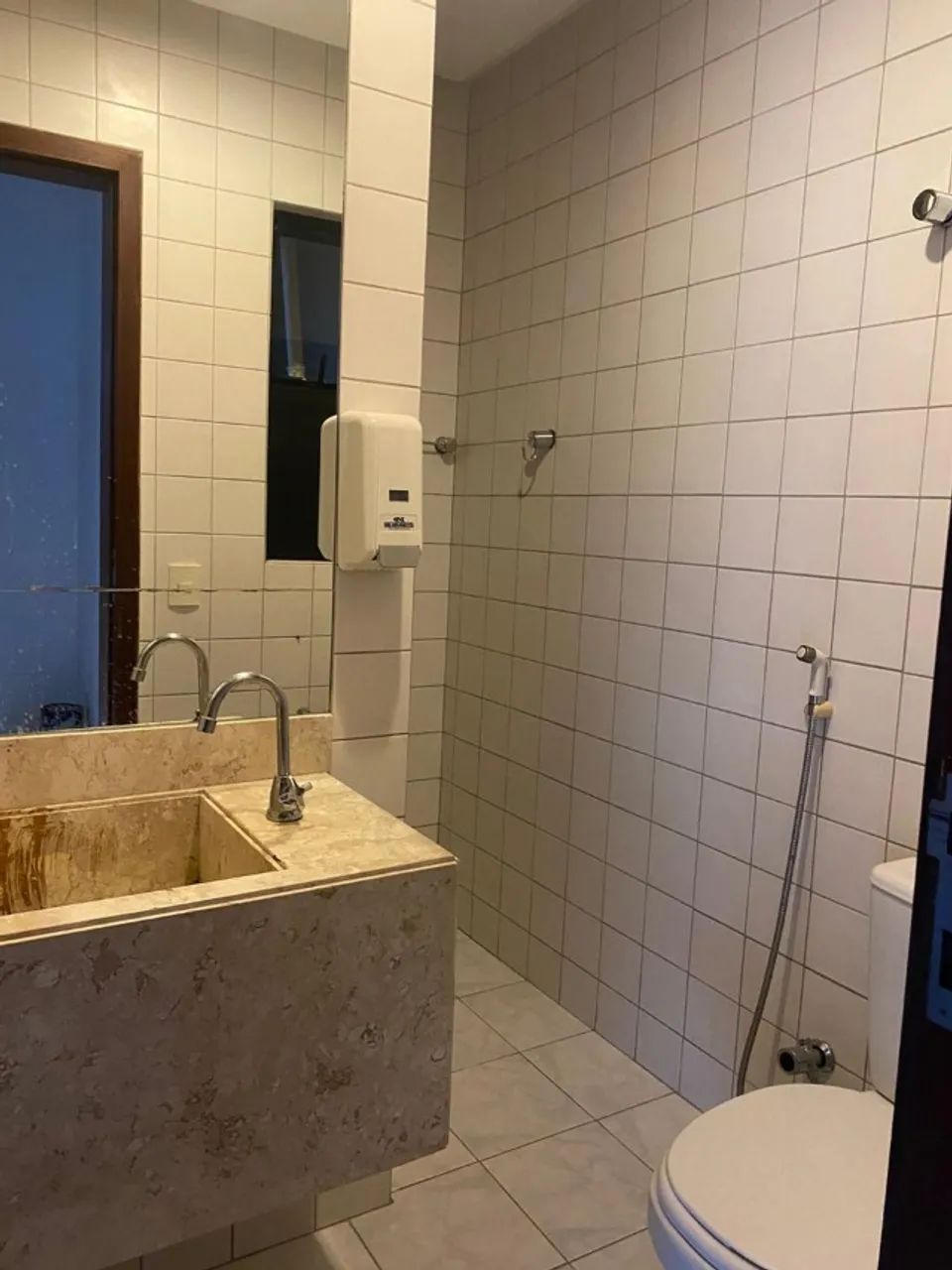 ALUGA-SE PRIMEIRO ANDAR DE 76M², PARA PONTO COMERCIAL EM PETRÓPOLIS - Foto 2