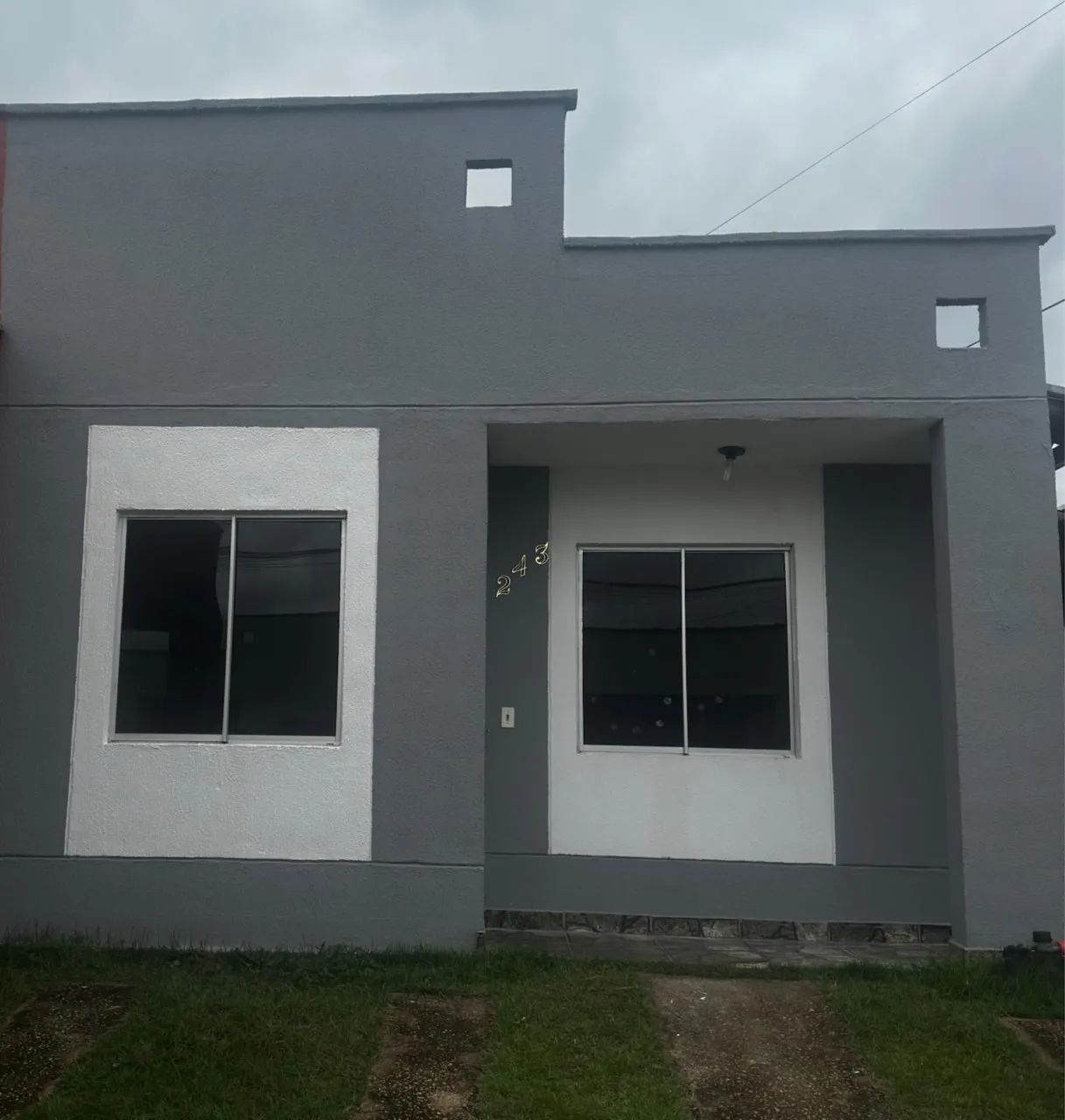 Aluga-se Casa com 2 Quartos, no Bairro Novo