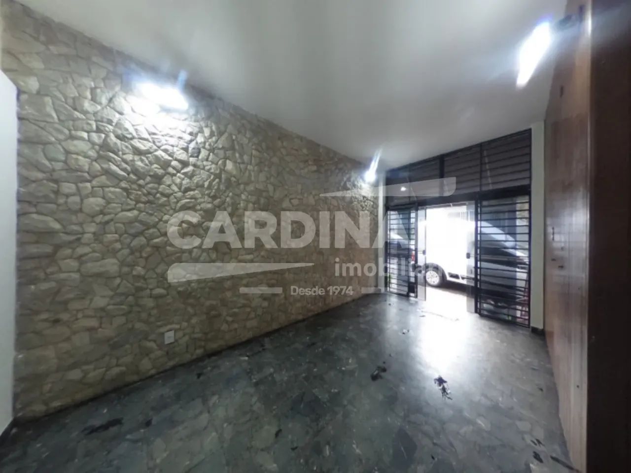 Salão Comercial no Centro com Residência no Piso Superior