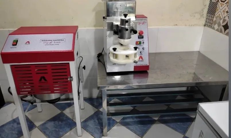 Máquinas para salgados masseira 10kilo a mesa e a máquina 