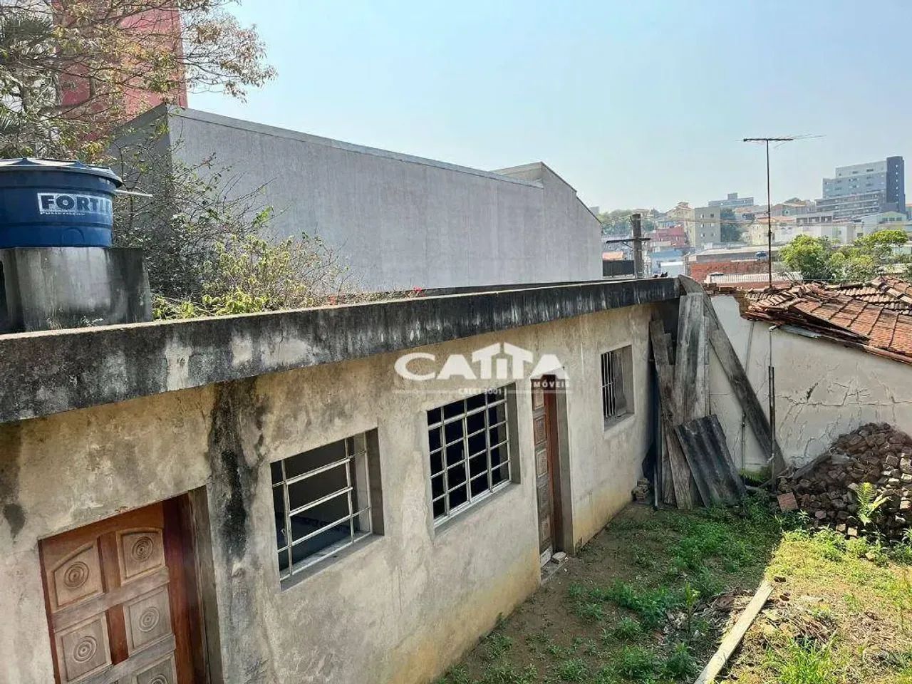 Terreno com casa antiga