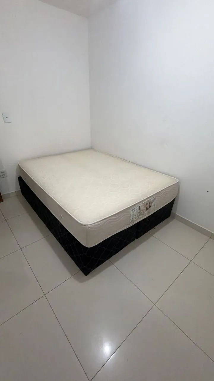 Cama de casal semi nova