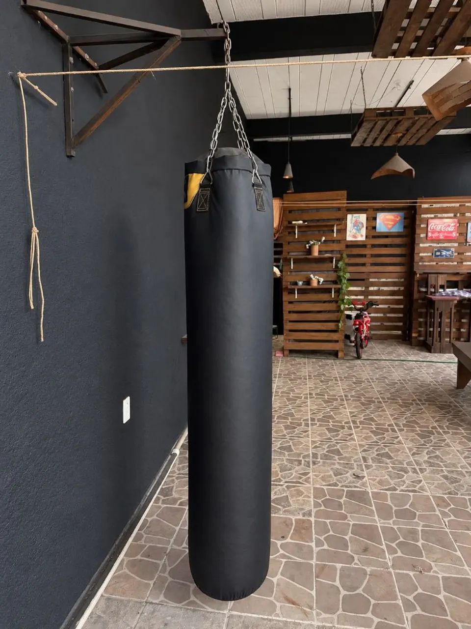 Saco de Pancada Muay Thai e Boxe Grande - Com Correntes e Suporte - Foto 2