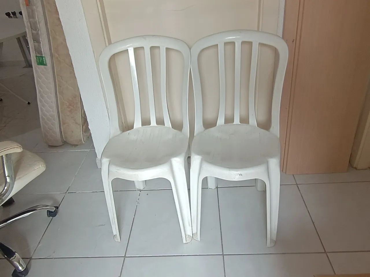 Cadeira de Plástico Branca