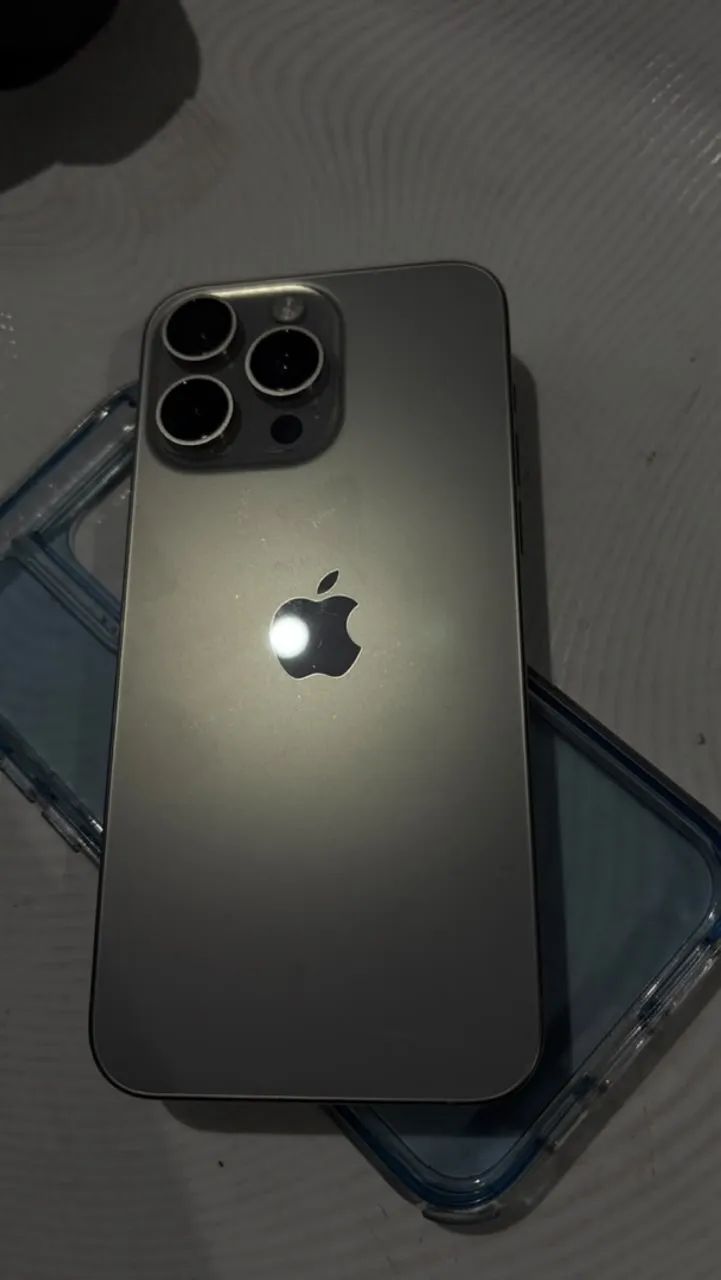Vendo iPhone 15 pro Max em perfeito estado 
