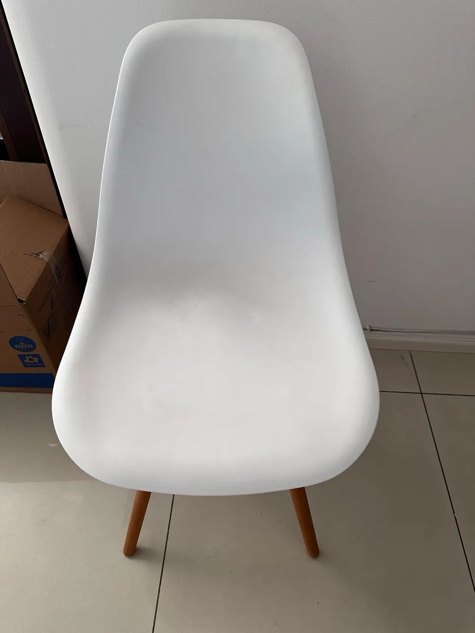 Cadeira Charles Eames Eiffel Brancas - Pés em Madeira - Foto 4